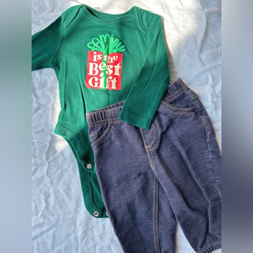 Old Navy Baby Boy/Girl Christmas Onesie 3-6m